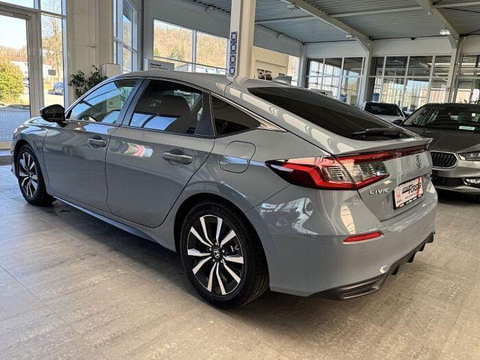 Honda Civic Lim. 5-trg. e:HEV Elegance, Navi
