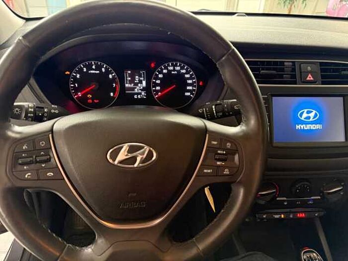 Hyundai i20 YES!, Rückfahrkamera, Sitz- Lenkradheizung