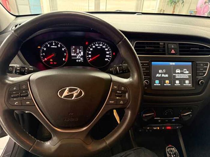 Hyundai i20 YES!, Rückfahrkamera, Sitz- Lenkradheizung