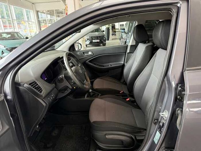 Hyundai i20 YES!, Rückfahrkamera, Sitz- Lenkradheizung